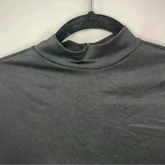 Mock Neck Crop Top - Picture 3 of 6